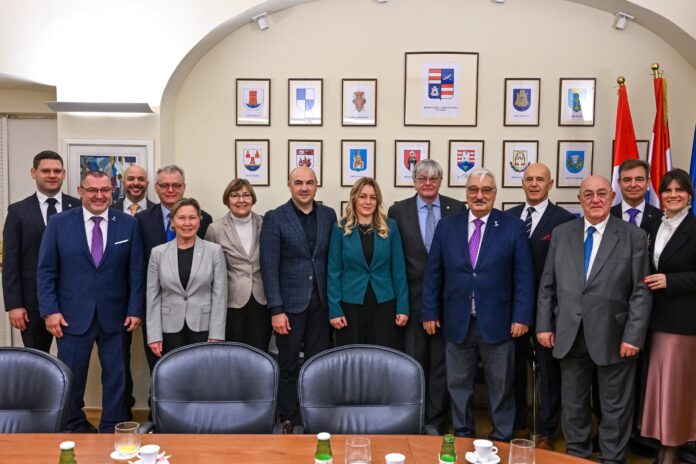 EJU Medical Seminar Begins with Reception at the Prefecture