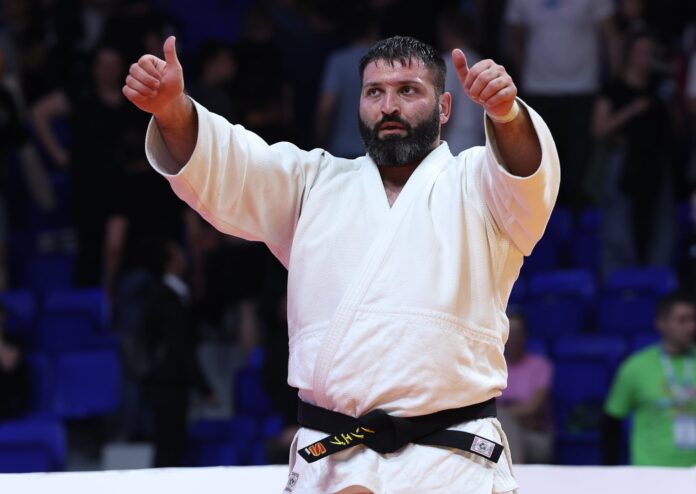 The Gold Hunter&rsquo;s Journey at the Top of the World