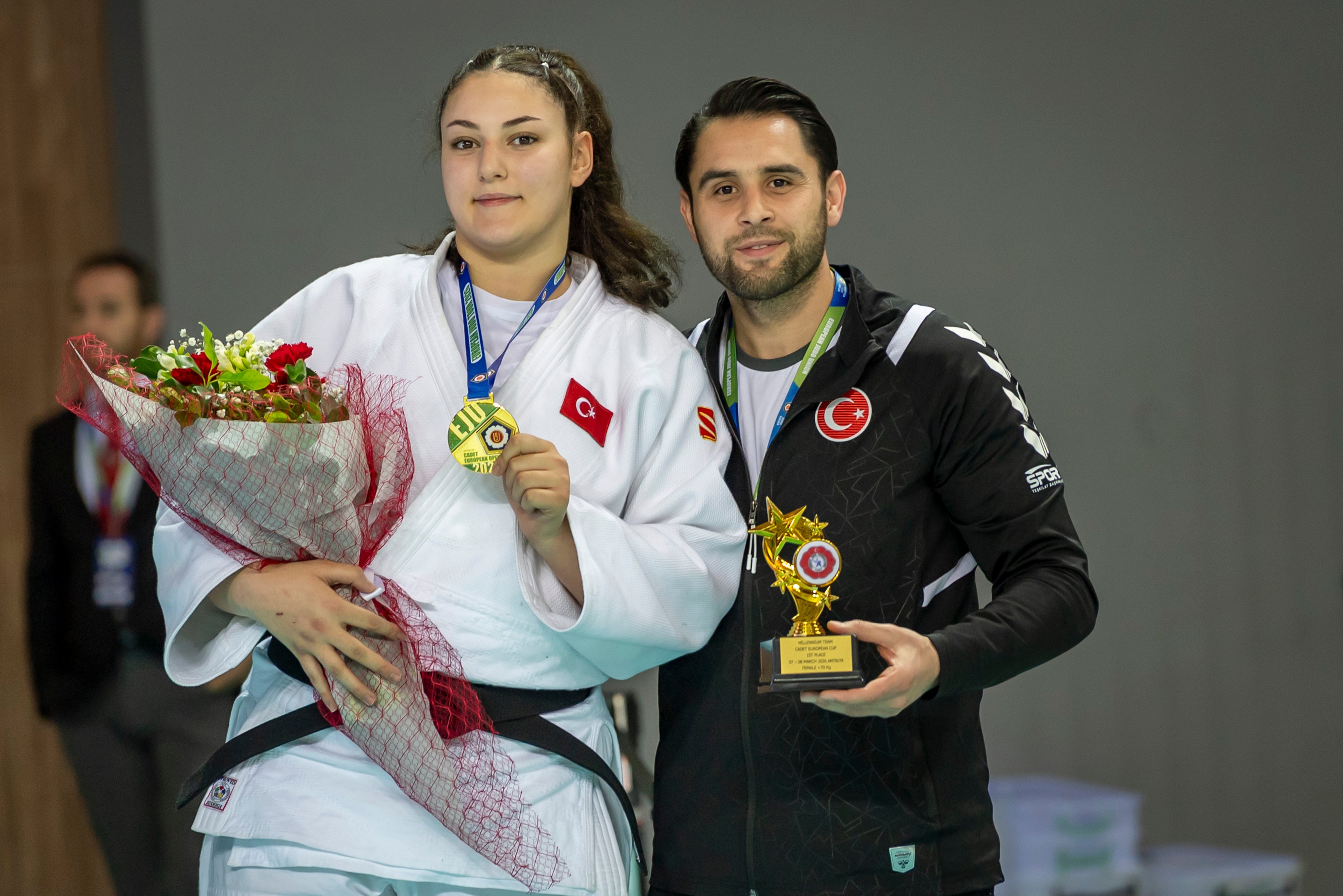 Hatice Tuana Balcı et son entraîneur