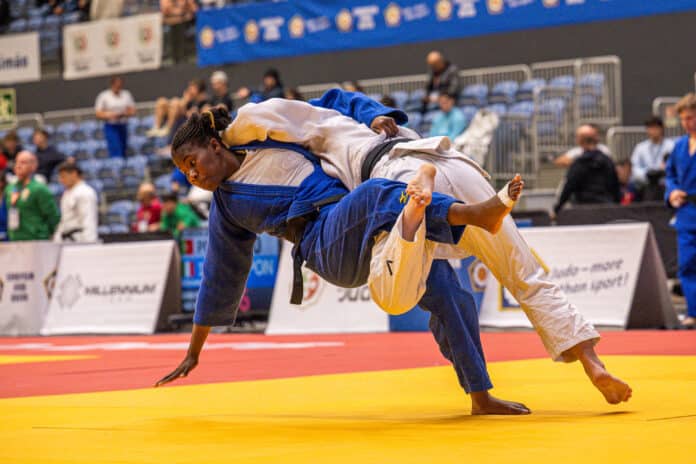 Golden Comeback for Cvjetko Headlines Day One in Portimão
