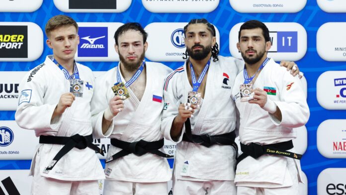 -66 kg: Chopanov Pushes Top Seed into Second Place