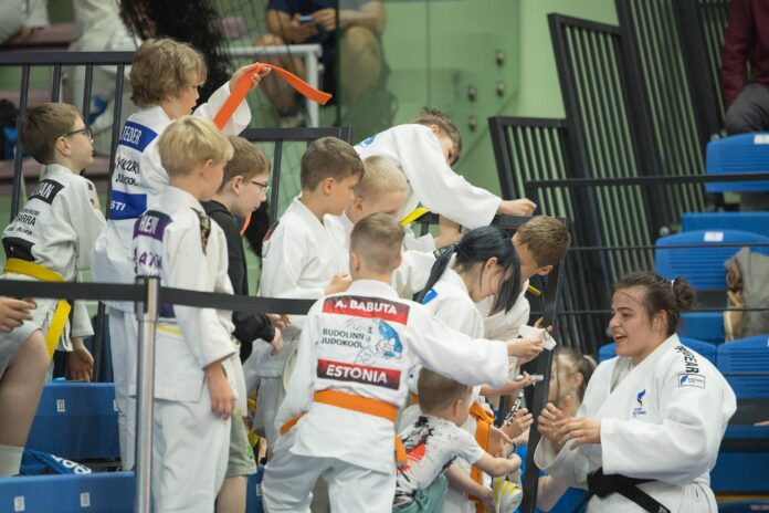 Fans Show Their Class in Tallinn as Aktas Delivers in the Final